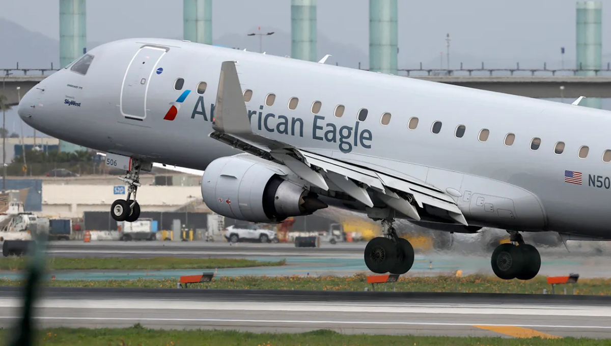 “Flight 6469 emergency landing cockpit incident image