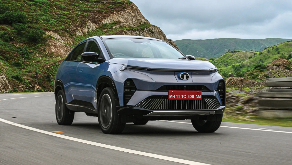 Tata Curvv कूपे SUV 2025 मॉडल – 5-Star सेफ्टी और 500km रेंज के साथ