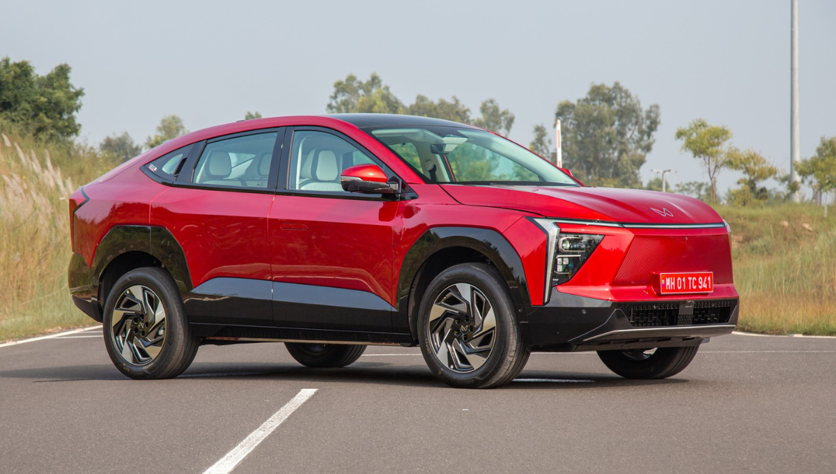 Mahindra XEV 9s नई 7-सीटर इलेक्ट्रिक SUV का फ्रंट और साइड व्यू