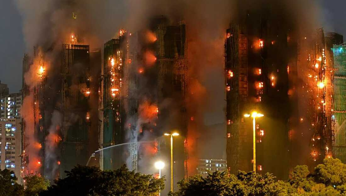 Fire Hong Kong 2025: वांग फुक कोर्ट में लगी भीषण आग का दृश्य