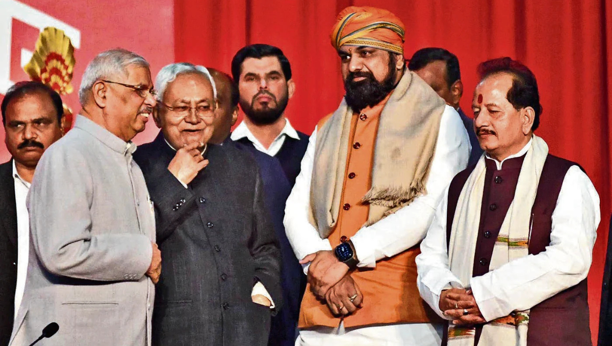 Bihar Govt Formation LIVE अपडेट्स में नीतीश कुमार का दसवां शपथ समारोह