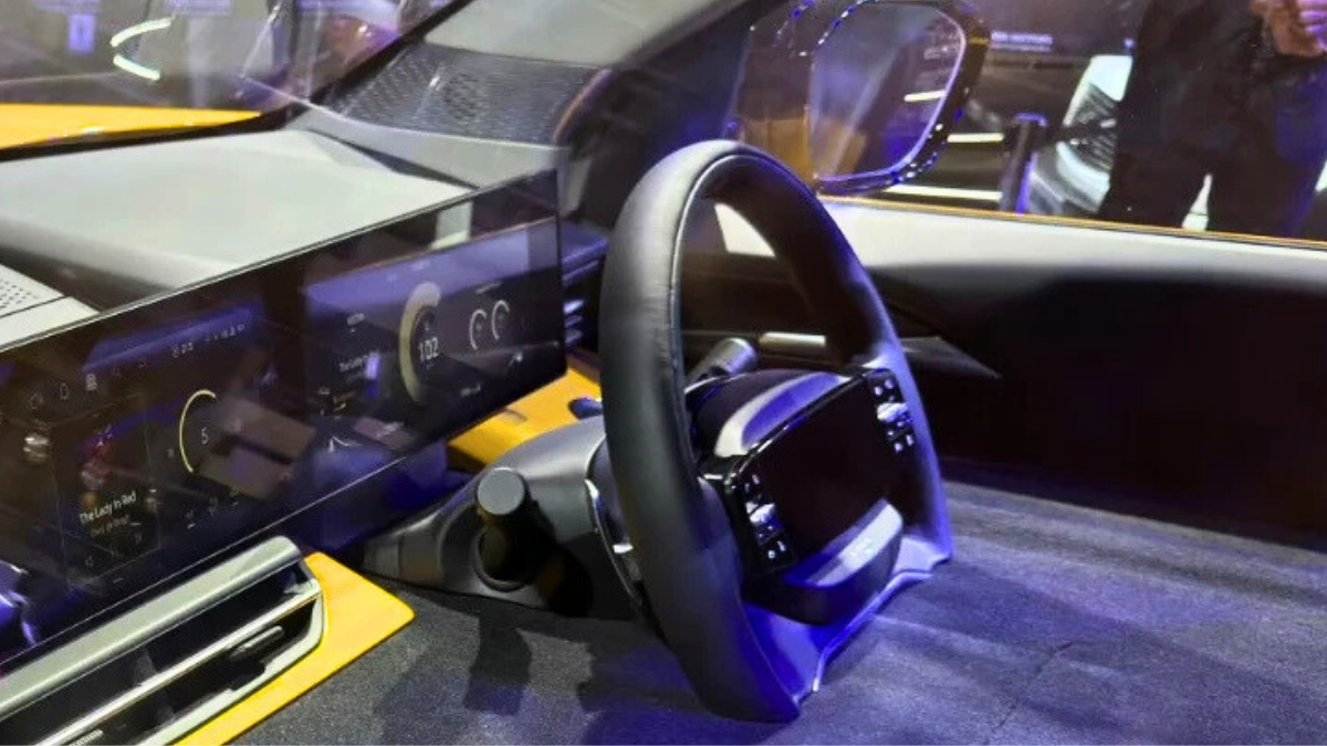 Triple Screen Cars Under 30 Lakh: कम कीमत में हाई-टेक कारों का नया दौर शुरू