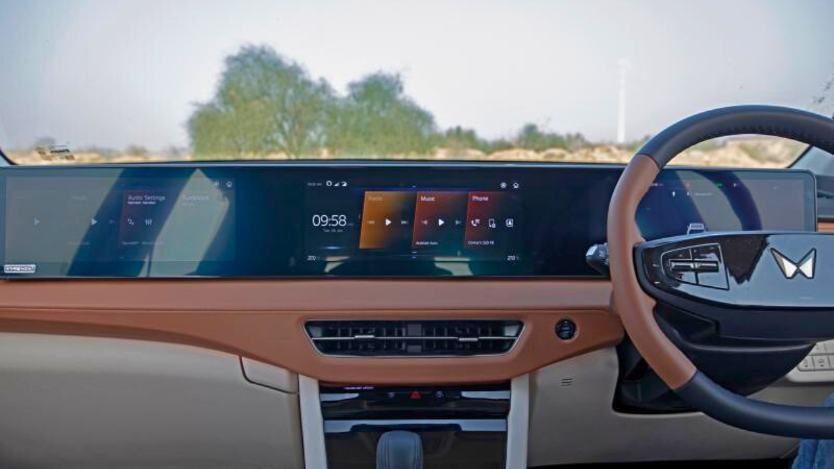 Triple Screen Cars Under 30 Lakh